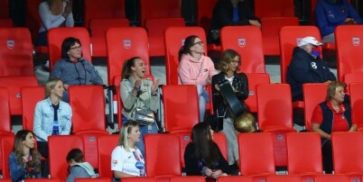 image: Fotballfruer skapte bråk